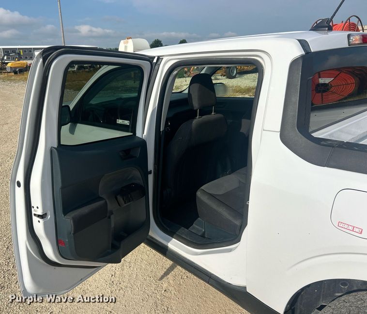 image for item EK8417 2022 Ford Maverick XL Crew Cab pickup truck