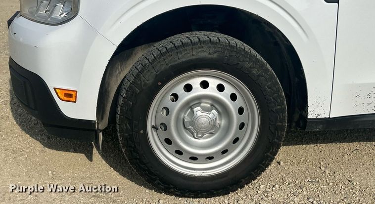 image for item EK8417 2022 Ford Maverick XL Crew Cab pickup truck