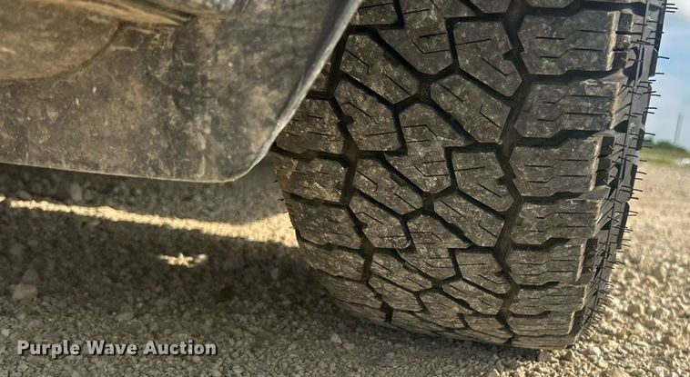 image for item EK8417 2022 Ford Maverick XL Crew Cab pickup truck