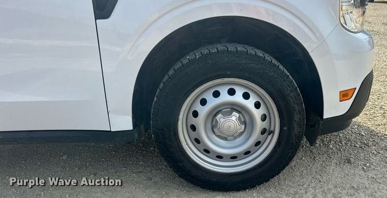 image for item EK8417 2022 Ford Maverick XL Crew Cab pickup truck