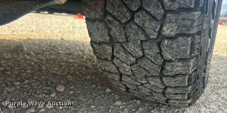 image for item EK8417 2022 Ford Maverick XL Crew Cab pickup truck