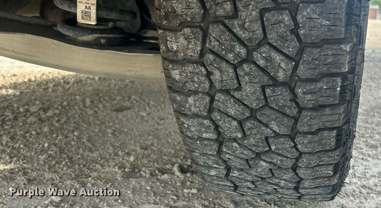 image for item EK8417 2022 Ford Maverick XL Crew Cab pickup truck