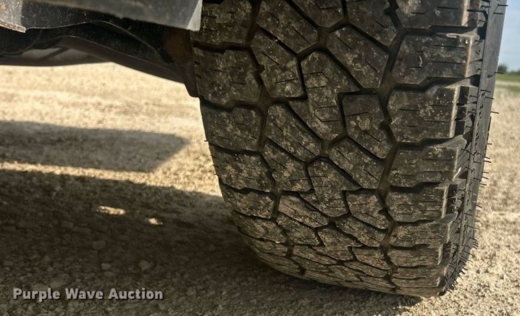 image for item EK8417 2022 Ford Maverick XL Crew Cab pickup truck