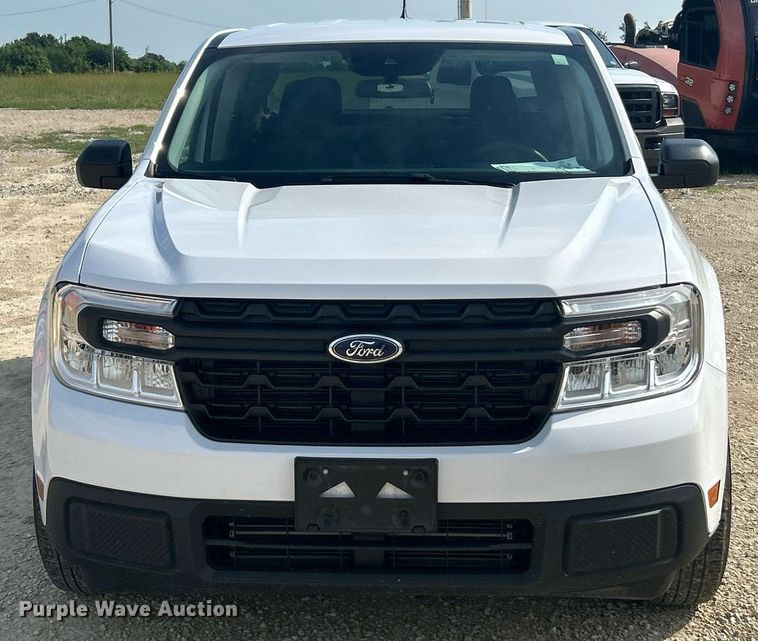 image for item EK8420 2022 Ford Maverick XL Crew Cab pickup truck