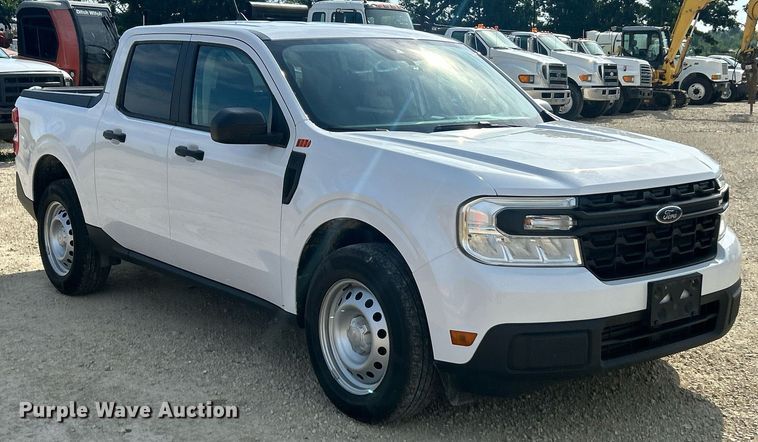 image for item EK8420 2022 Ford Maverick XL Crew Cab pickup truck