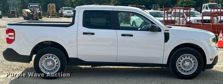 image for item EK8420 2022 Ford Maverick XL Crew Cab pickup truck