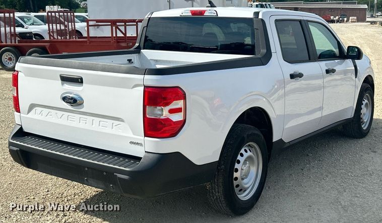 image for item EK8420 2022 Ford Maverick XL Crew Cab pickup truck