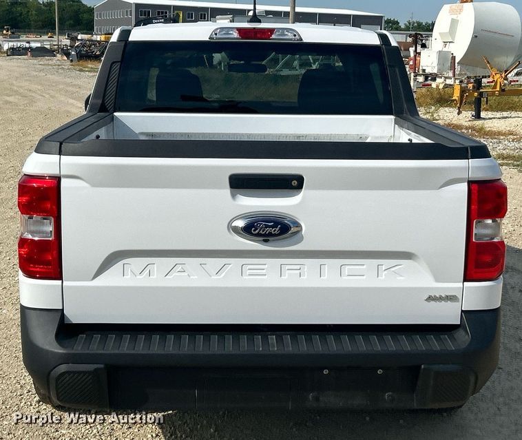 image for item EK8420 2022 Ford Maverick XL Crew Cab pickup truck