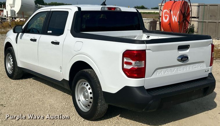 image for item EK8420 2022 Ford Maverick XL Crew Cab pickup truck