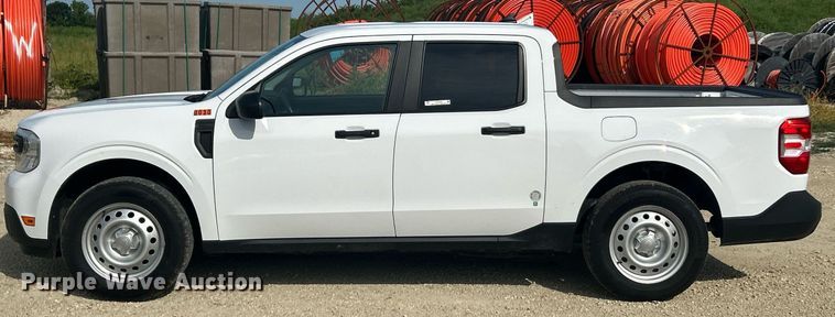 image for item EK8420 2022 Ford Maverick XL Crew Cab pickup truck