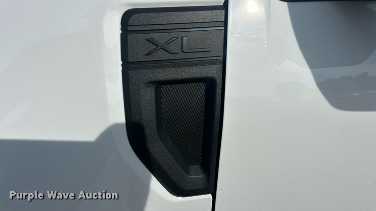 image for item EK8420 2022 Ford Maverick XL Crew Cab pickup truck