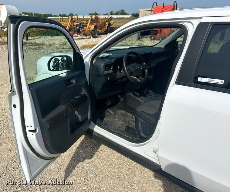 image for item EK8420 2022 Ford Maverick XL Crew Cab pickup truck