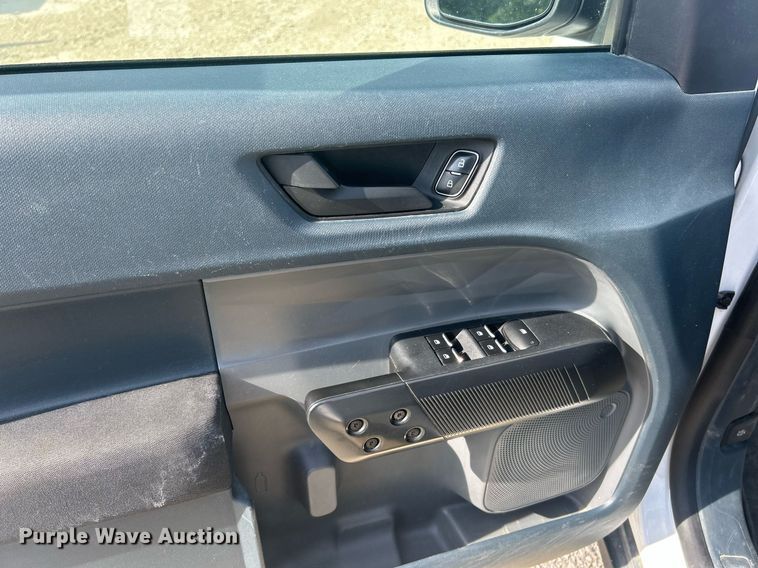 image for item EK8420 2022 Ford Maverick XL Crew Cab pickup truck