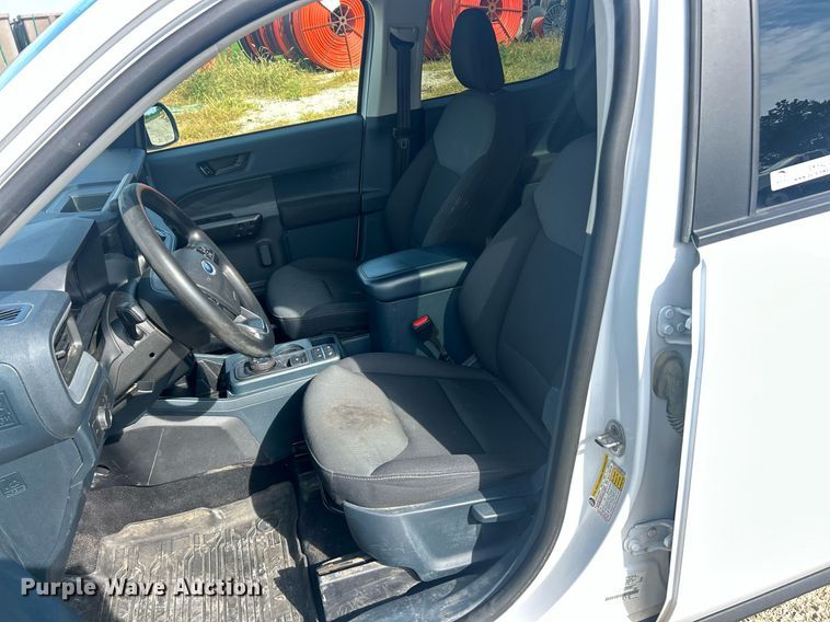 image for item EK8420 2022 Ford Maverick XL Crew Cab pickup truck