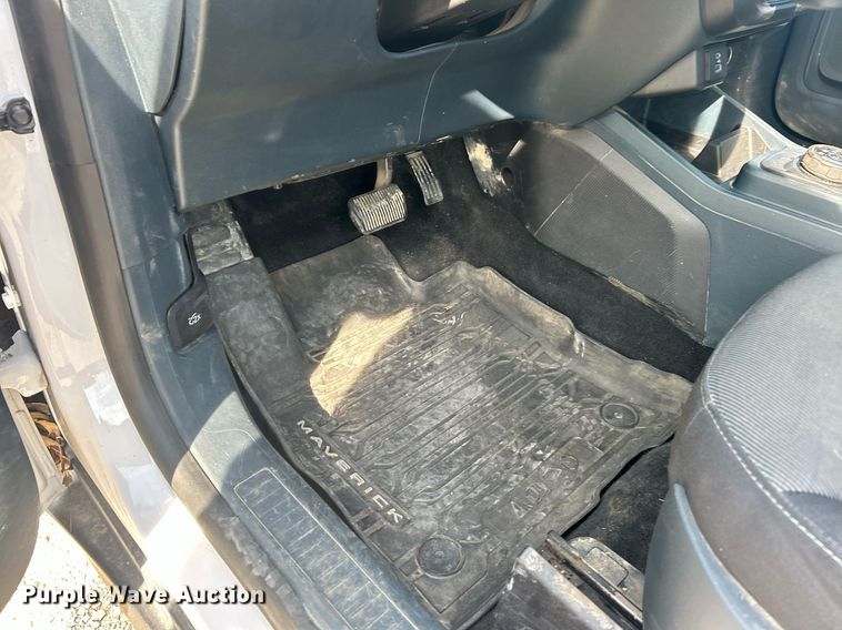 image for item EK8420 2022 Ford Maverick XL Crew Cab pickup truck