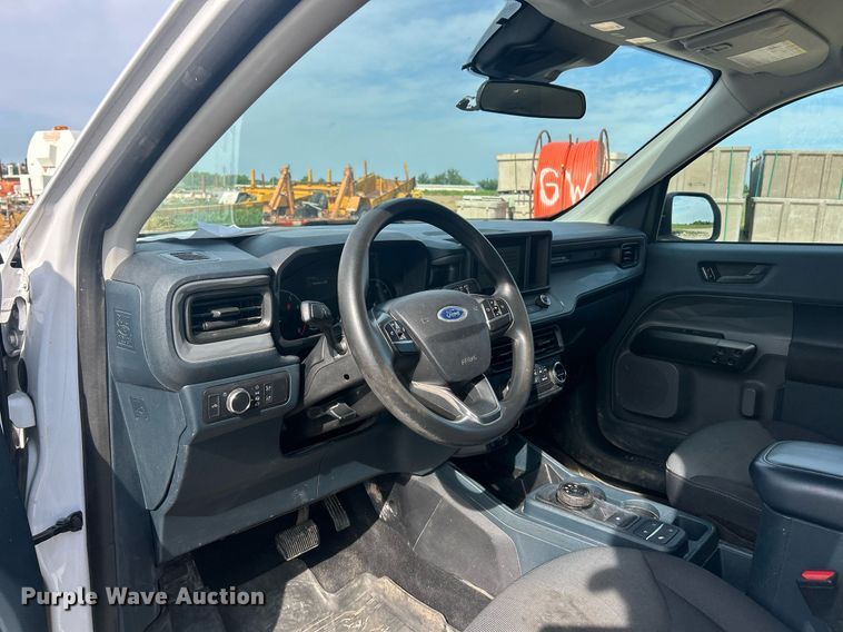 image for item EK8420 2022 Ford Maverick XL Crew Cab pickup truck