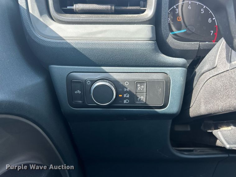 image for item EK8420 2022 Ford Maverick XL Crew Cab pickup truck