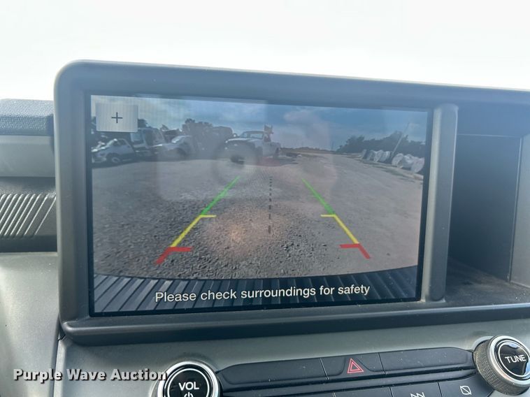 image for item EK8420 2022 Ford Maverick XL Crew Cab pickup truck