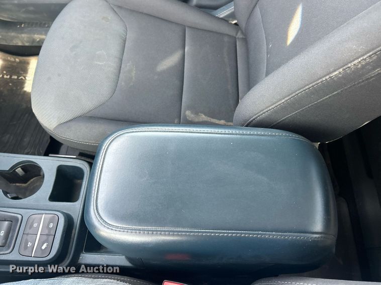 image for item EK8420 2022 Ford Maverick XL Crew Cab pickup truck