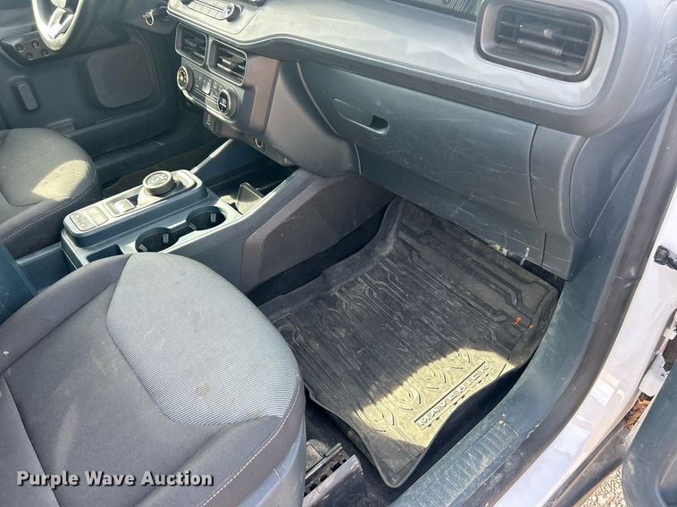 image for item EK8420 2022 Ford Maverick XL Crew Cab pickup truck