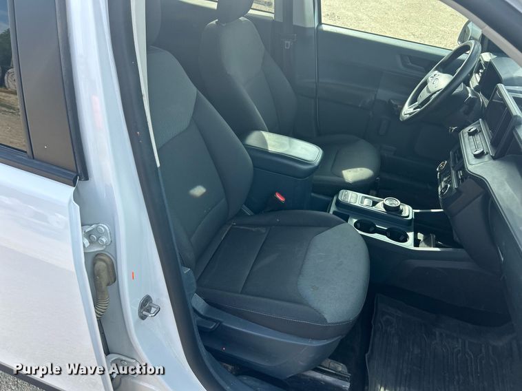 image for item EK8420 2022 Ford Maverick XL Crew Cab pickup truck