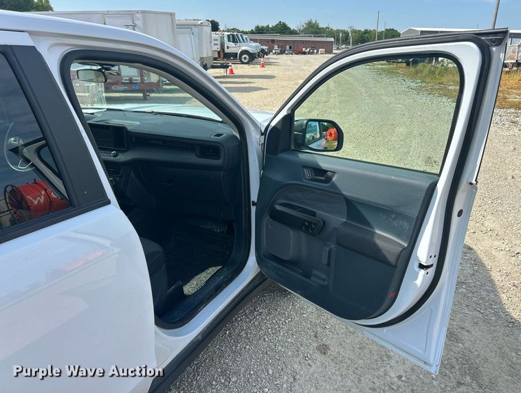 image for item EK8420 2022 Ford Maverick XL Crew Cab pickup truck