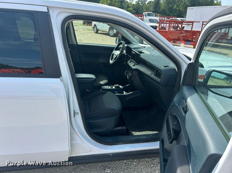 image for item EK8420 2022 Ford Maverick XL Crew Cab pickup truck