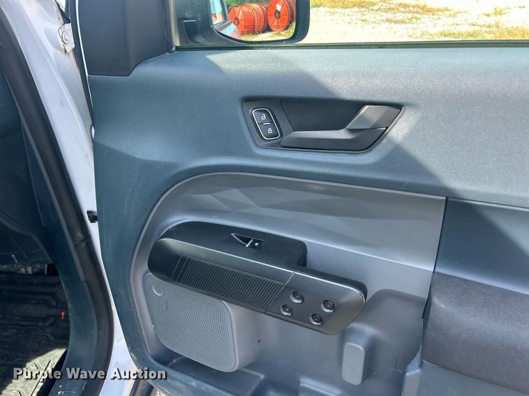 image for item EK8420 2022 Ford Maverick XL Crew Cab pickup truck