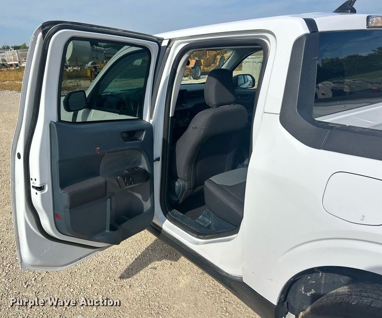 image for item EK8420 2022 Ford Maverick XL Crew Cab pickup truck