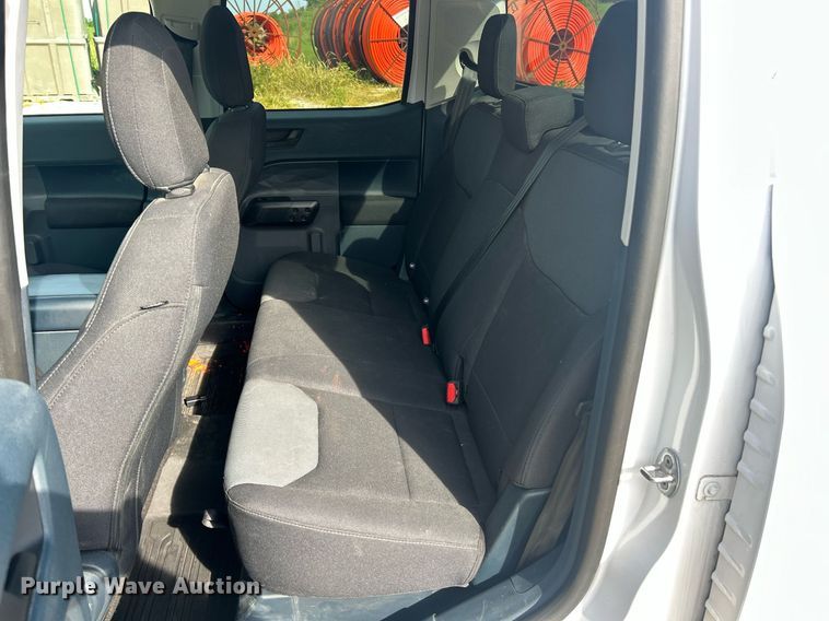 image for item EK8420 2022 Ford Maverick XL Crew Cab pickup truck