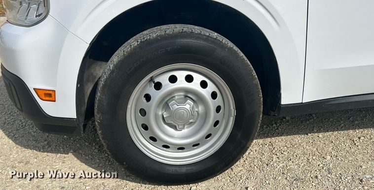 image for item EK8420 2022 Ford Maverick XL Crew Cab pickup truck