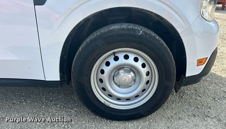 image for item EK8420 2022 Ford Maverick XL Crew Cab pickup truck