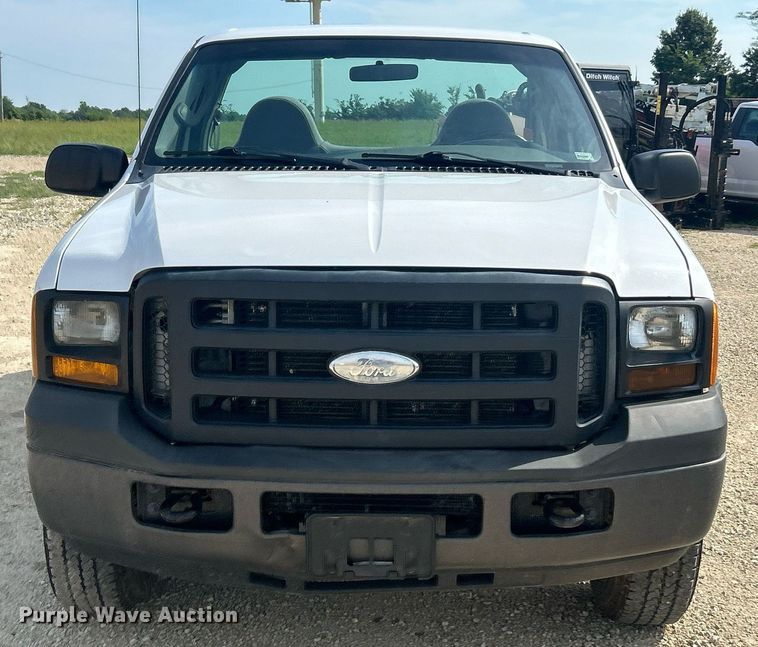 image for item EK8422 2006 Ford F250 Super Duty XL pickup truck