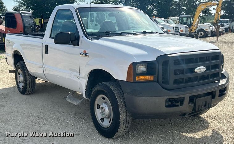 image for item EK8422 2006 Ford F250 Super Duty XL pickup truck
