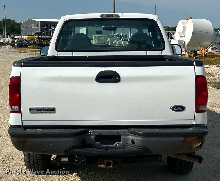 image for item EK8422 2006 Ford F250 Super Duty XL pickup truck