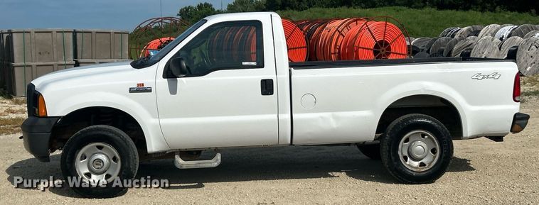 image for item EK8422 2006 Ford F250 Super Duty XL pickup truck