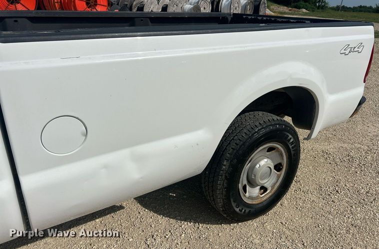 image for item EK8422 2006 Ford F250 Super Duty XL pickup truck