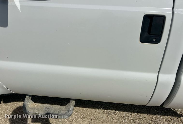 image for item EK8422 2006 Ford F250 Super Duty XL pickup truck