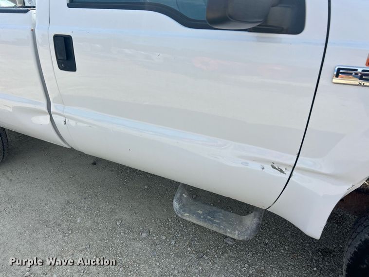 image for item EK8422 2006 Ford F250 Super Duty XL pickup truck