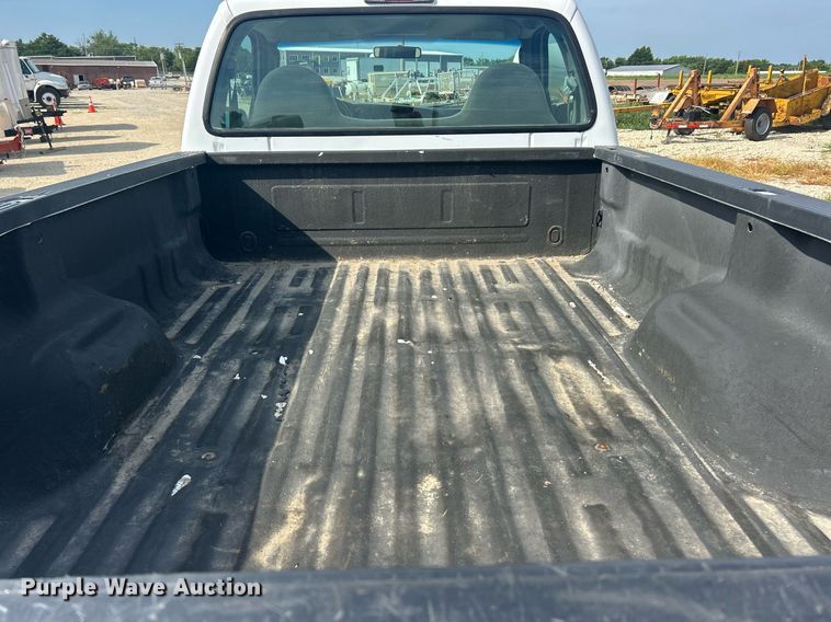 image for item EK8422 2006 Ford F250 Super Duty XL pickup truck