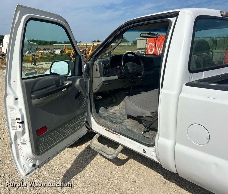 image for item EK8422 2006 Ford F250 Super Duty XL pickup truck