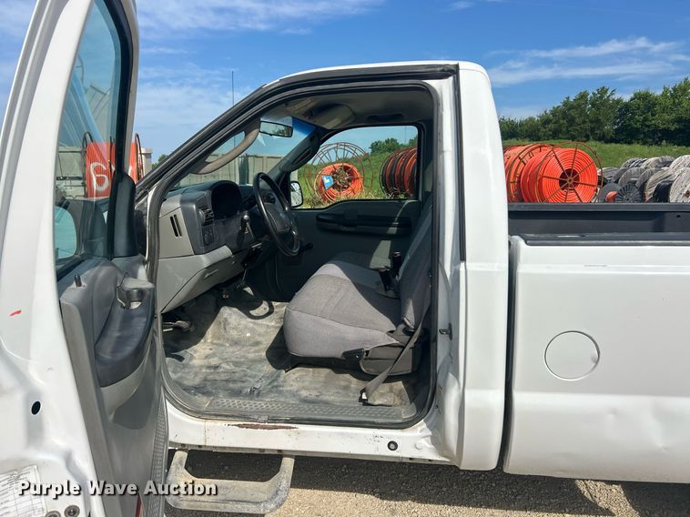 image for item EK8422 2006 Ford F250 Super Duty XL pickup truck