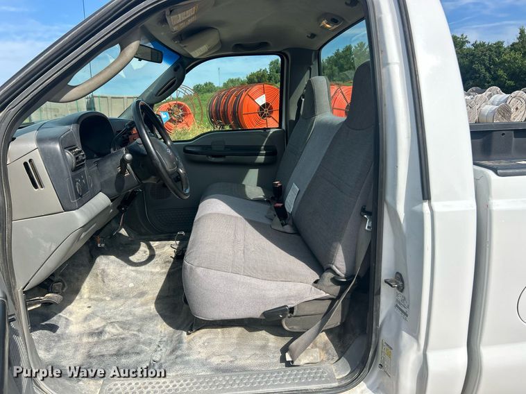 image for item EK8422 2006 Ford F250 Super Duty XL pickup truck