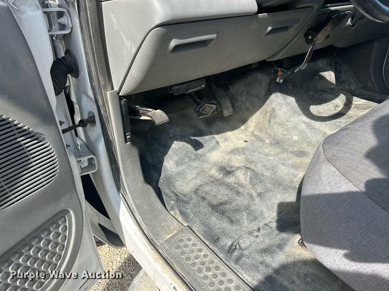 image for item EK8422 2006 Ford F250 Super Duty XL pickup truck