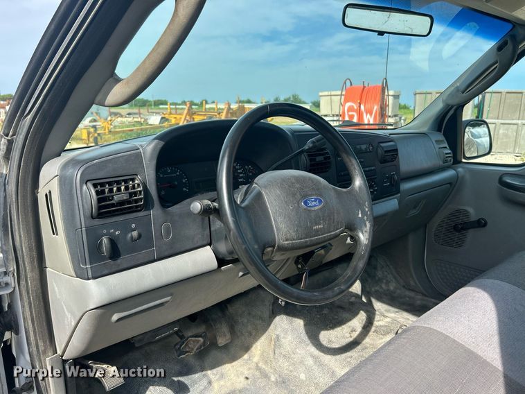 image for item EK8422 2006 Ford F250 Super Duty XL pickup truck