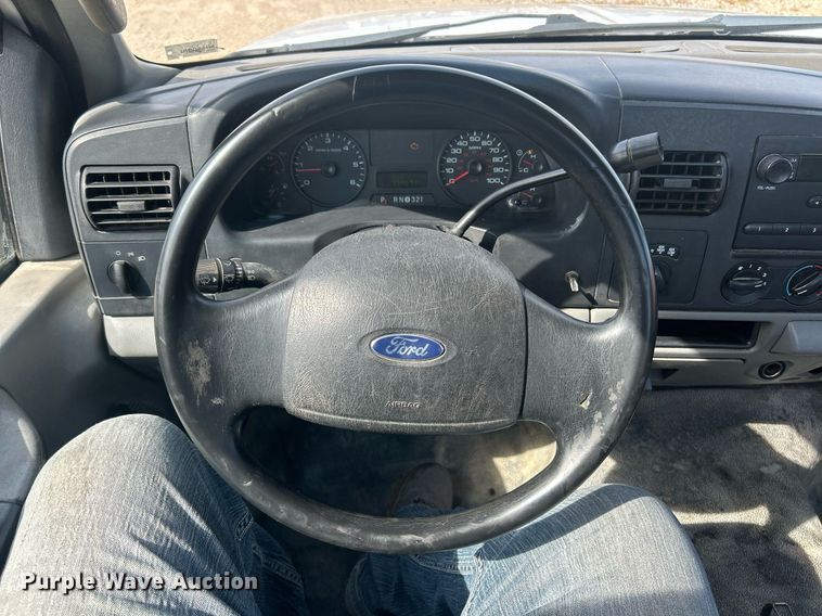 image for item EK8422 2006 Ford F250 Super Duty XL pickup truck