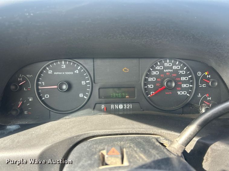 image for item EK8422 2006 Ford F250 Super Duty XL pickup truck