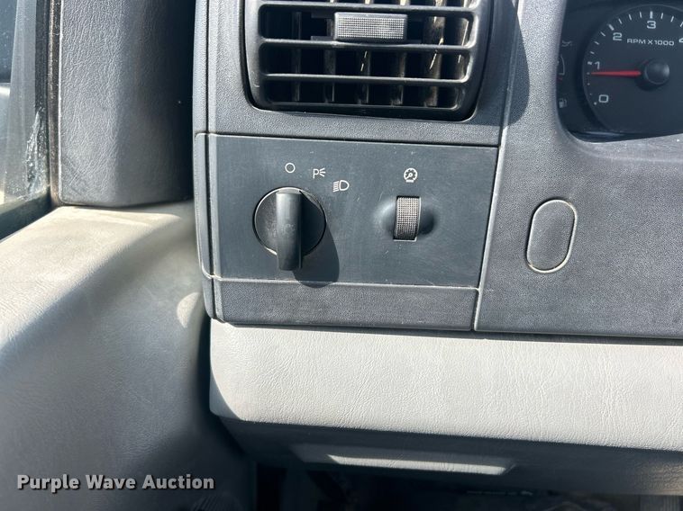 image for item EK8422 2006 Ford F250 Super Duty XL pickup truck