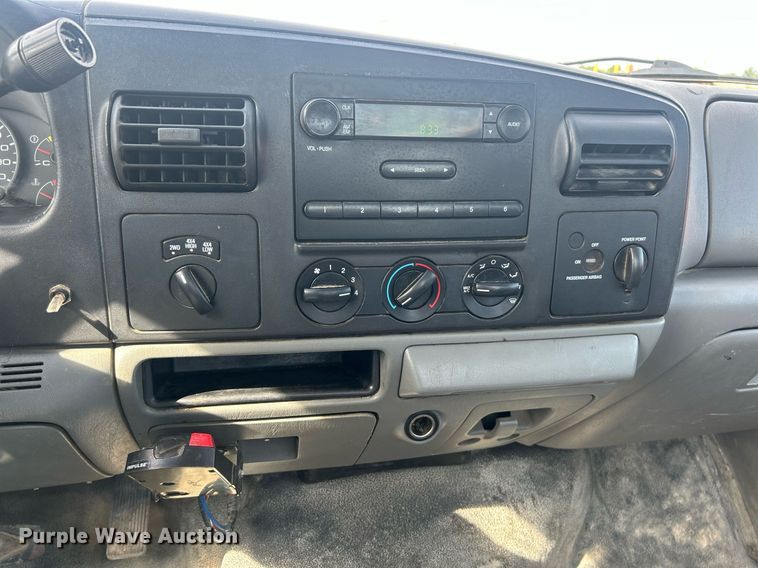 image for item EK8422 2006 Ford F250 Super Duty XL pickup truck