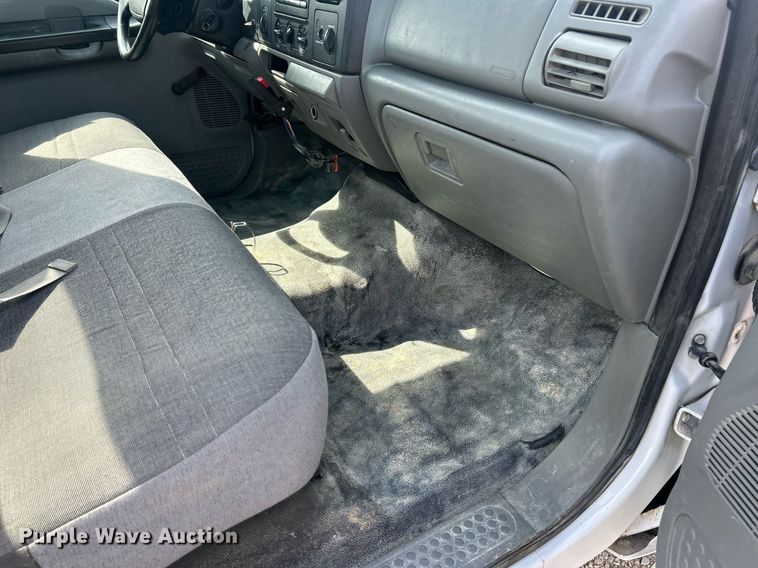 image for item EK8422 2006 Ford F250 Super Duty XL pickup truck